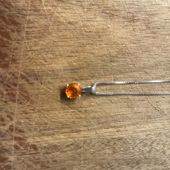 Orange sapphire pendant on 14 my white gold chain - Picture 2 of 3
